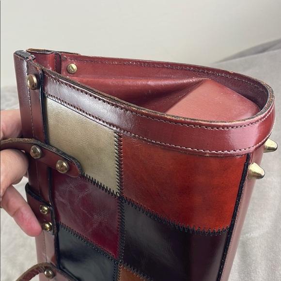 Vintage Brown Satchel with Structured Design and Metal Accents - Picture 7 of 15